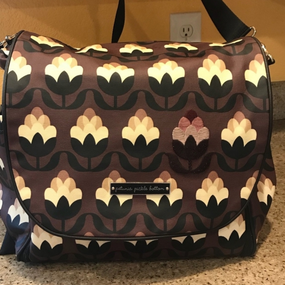 Stylish Floral Patterned dipper bag Peturia pickle bottom magnit front